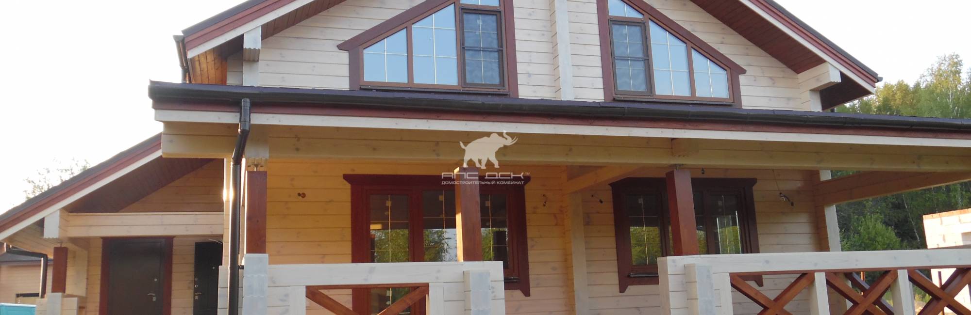 Покраска домов из клееного бруса